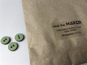 Curb cotton button fra mind the maker - i sage green, 11 mm